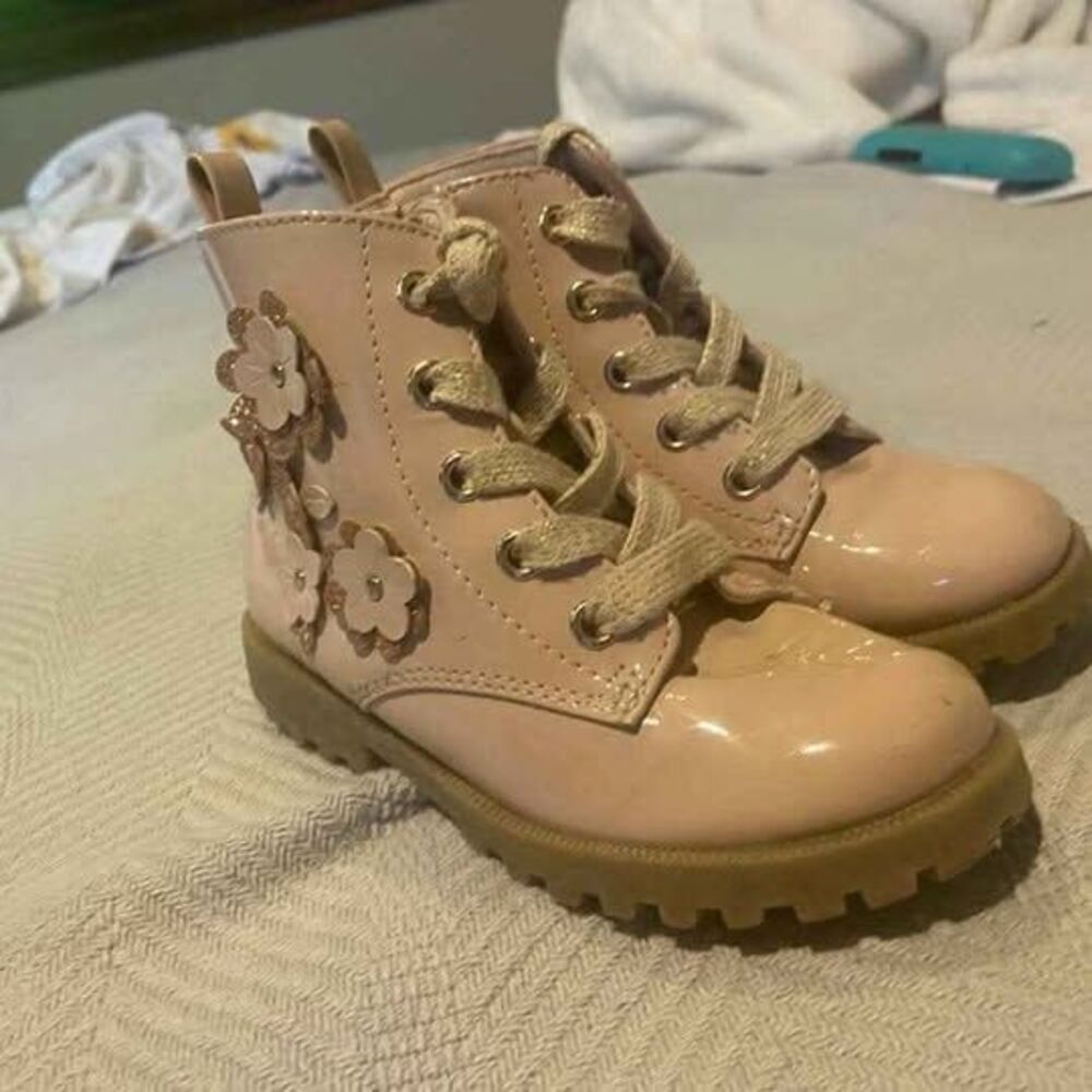 Girls Size 9 Seychelles Pink Floral Lace Up Combat Boots w/ Zipper